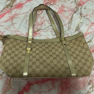 Beige Gucci shoulder bag